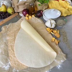 Flammkuchen dough base wheat premium oval 38 x 29 cm